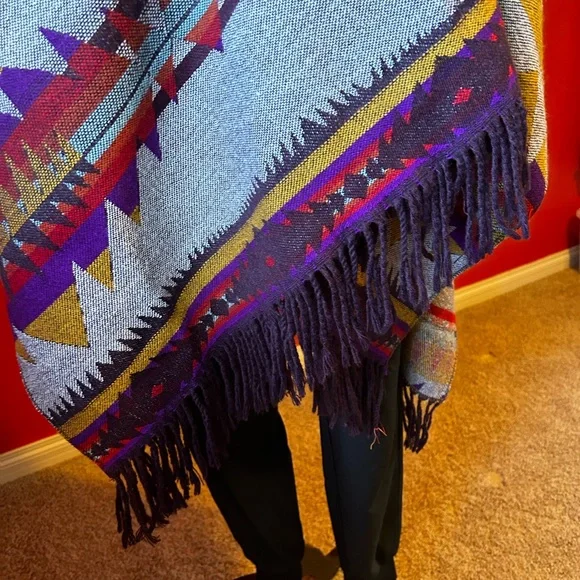 Aztec Poncho - Picture 5 of 6